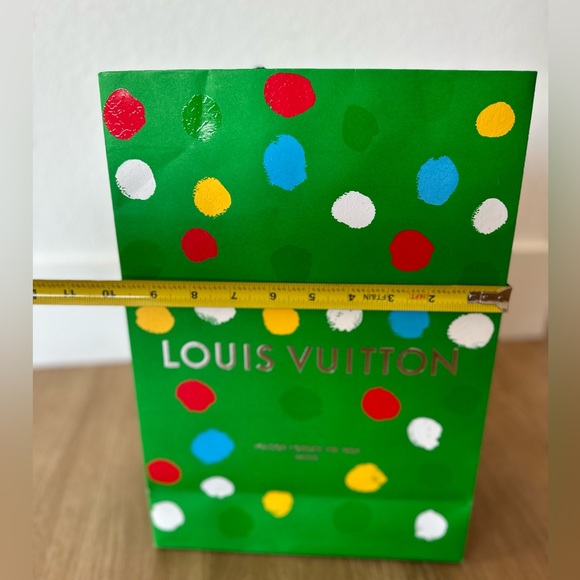 LOUIS VUITTON x Yayoi Kusama 2023 Dot Paper Shopping Bag Limited - Green - Picture 3 of 5